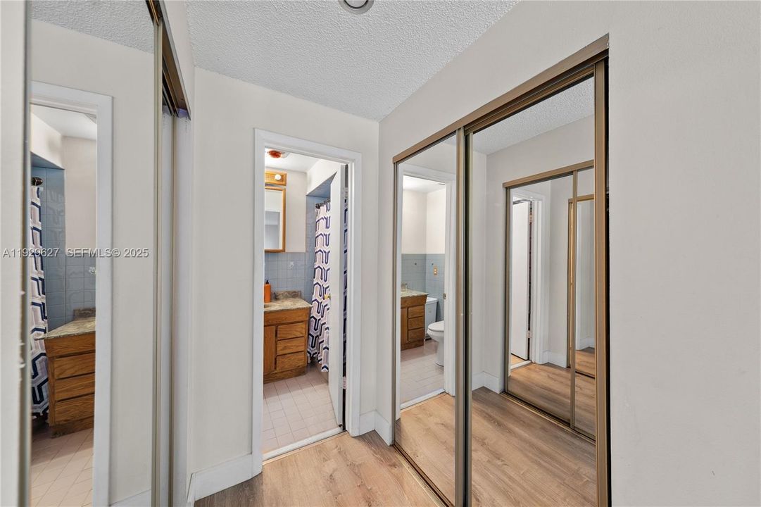 待售: $690,000 (4 贝兹, 3 浴室, 1976 平方英尺)