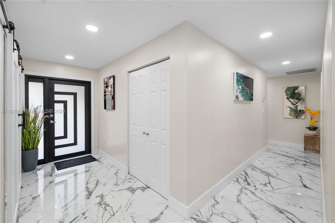 待售: $690,000 (4 贝兹, 3 浴室, 1976 平方英尺)