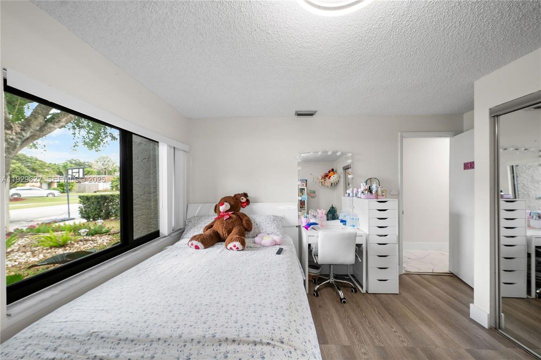 待售: $690,000 (4 贝兹, 3 浴室, 1976 平方英尺)