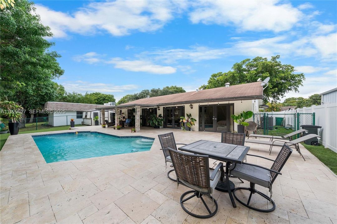 待售: $690,000 (4 贝兹, 3 浴室, 1976 平方英尺)