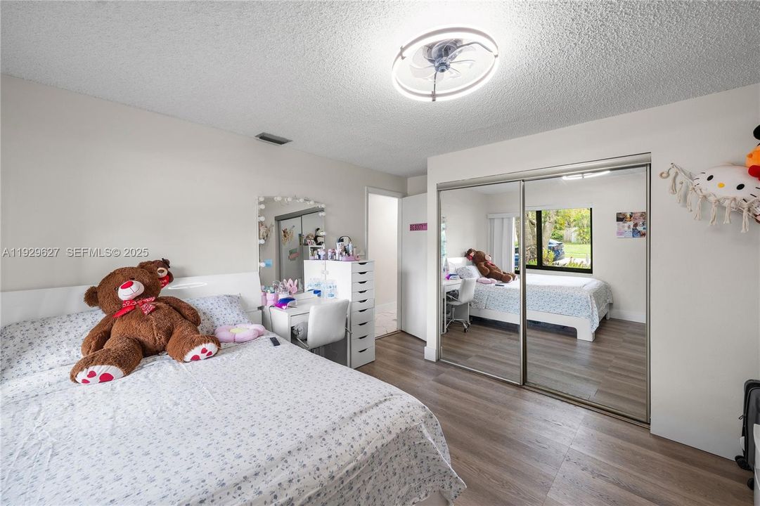 待售: $690,000 (4 贝兹, 3 浴室, 1976 平方英尺)