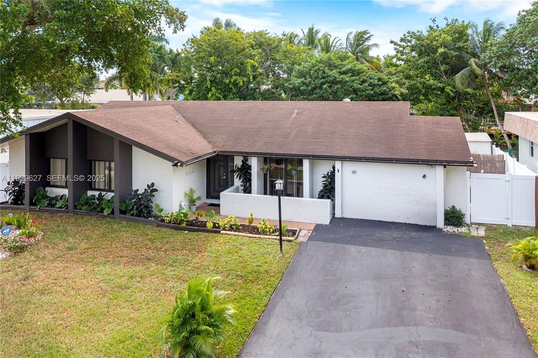 待售: $690,000 (4 贝兹, 3 浴室, 1976 平方英尺)