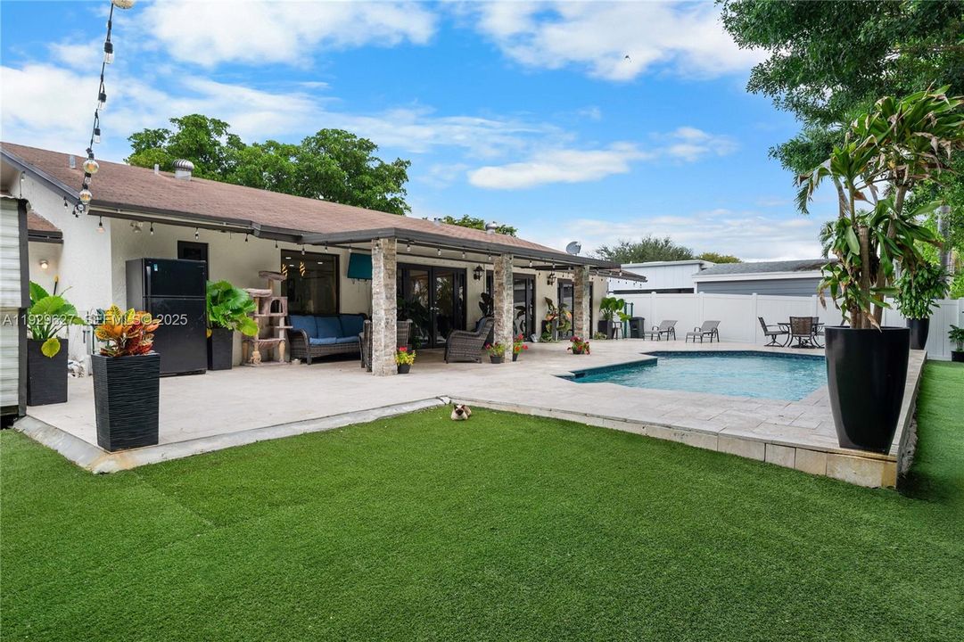 待售: $690,000 (4 贝兹, 3 浴室, 1976 平方英尺)