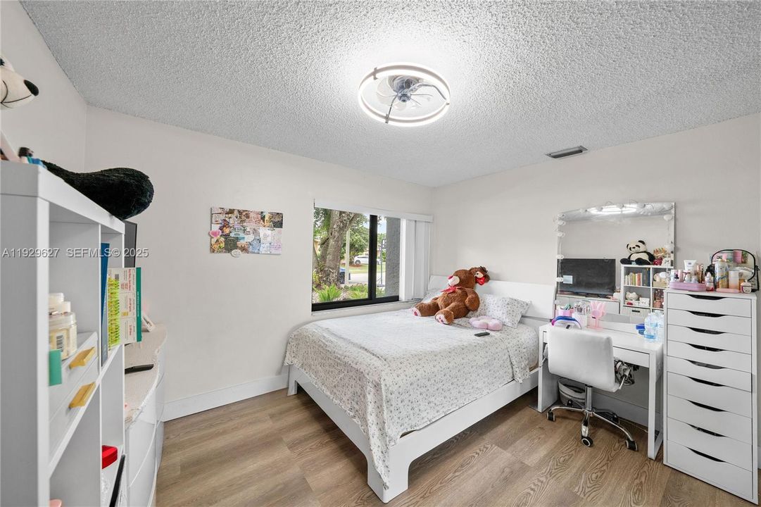 待售: $690,000 (4 贝兹, 3 浴室, 1976 平方英尺)