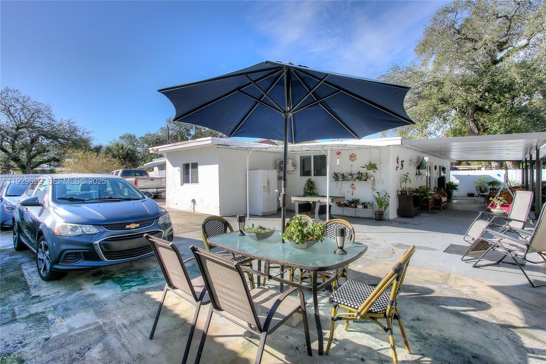 En Venta: $620,000 (5 camas, 2 baños, 2715 Pies cuadrados)