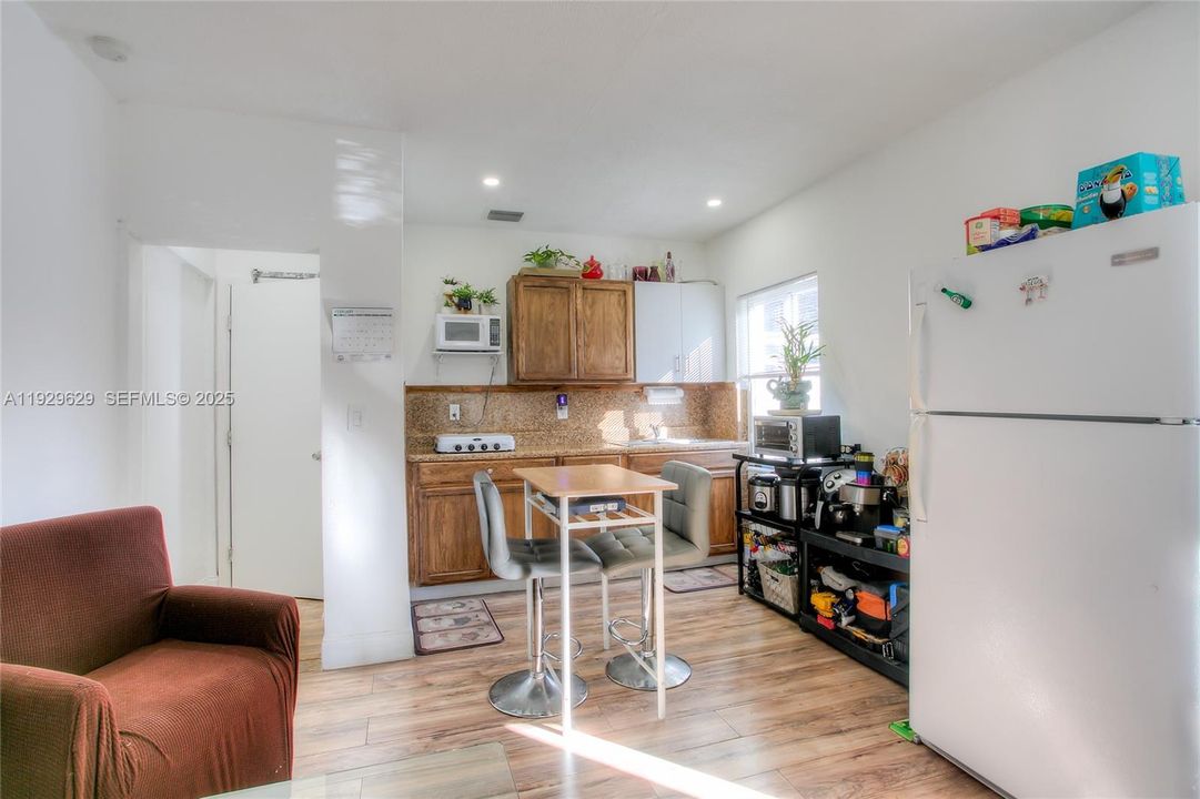 En Venta: $620,000 (5 camas, 2 baños, 2715 Pies cuadrados)