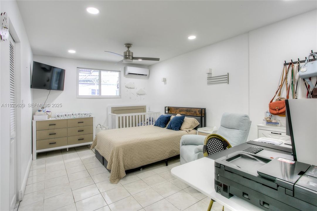 En Venta: $620,000 (5 camas, 2 baños, 2715 Pies cuadrados)