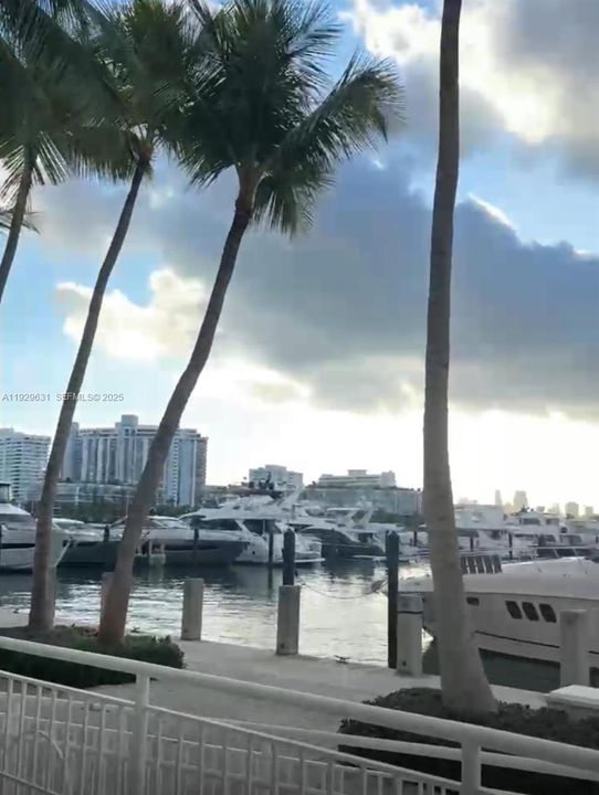 В аренду: $5,900 (0 спален, 0 ванн, 0 Квадратных фут)