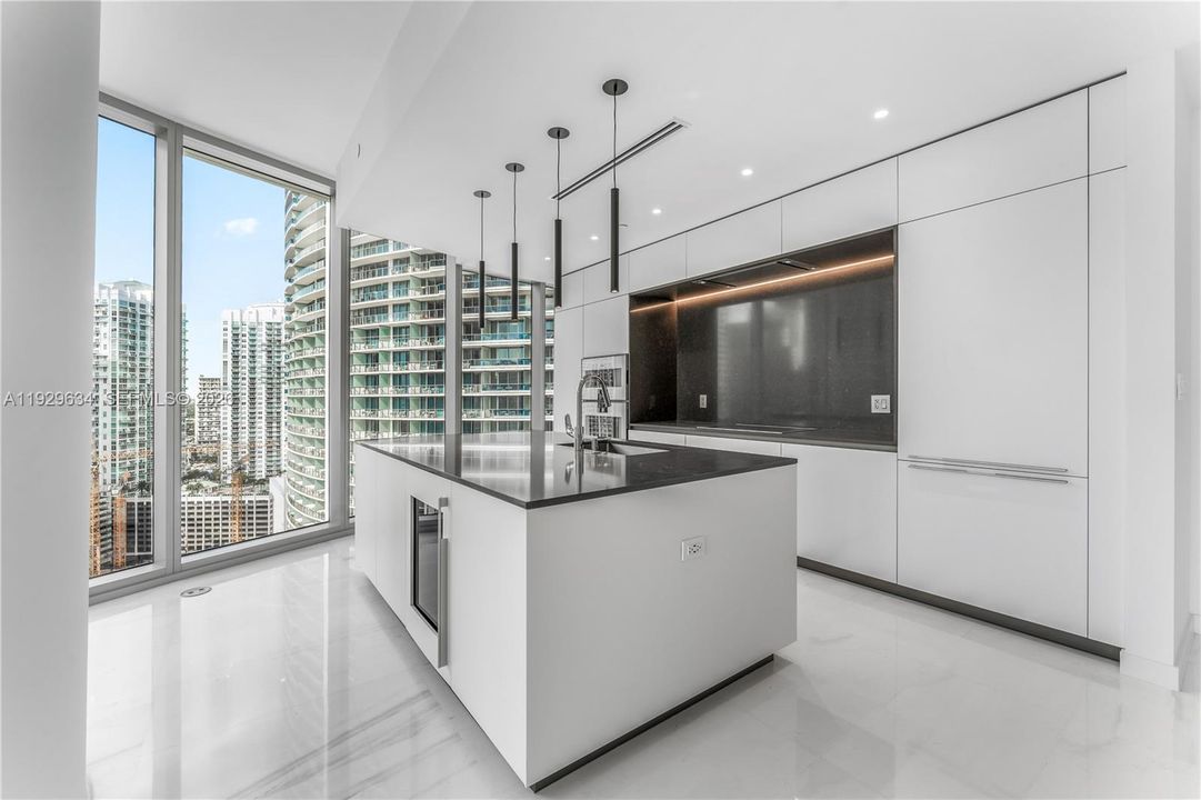 En Renta: $14,990 (3 camas, 2 baños, 2250 Pies cuadrados)