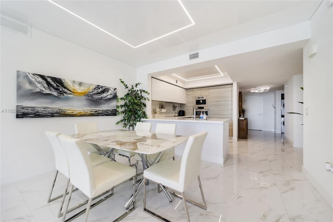 В аренду: $6,100 (2 спален, 3 ванн, 1524 Квадратных фут)