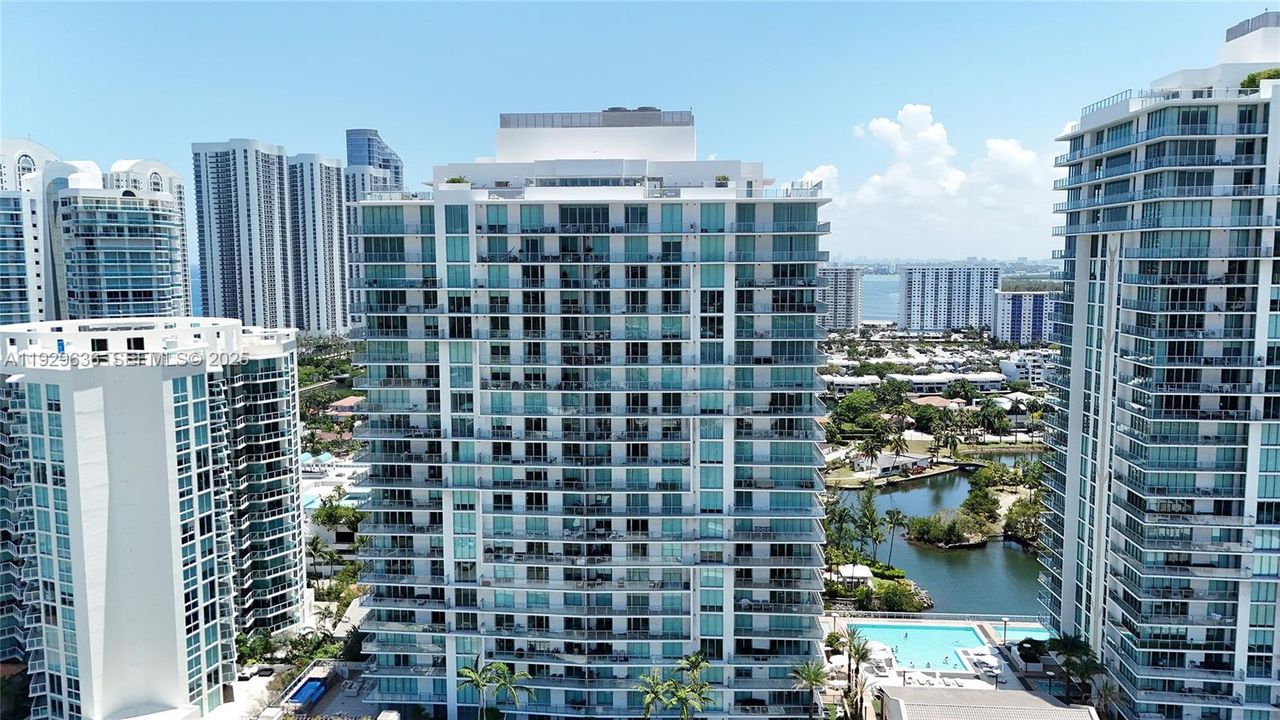 В аренду: $6,100 (2 спален, 3 ванн, 1524 Квадратных фут)