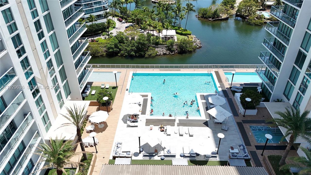 В аренду: $6,100 (2 спален, 3 ванн, 1524 Квадратных фут)