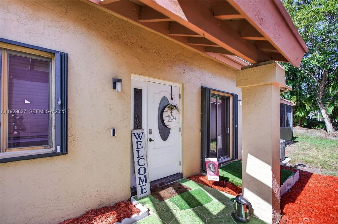 For Sale: $379,900 (2 beds, 2 baths, 1403 Square Feet)