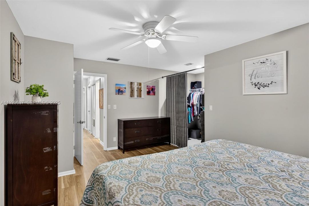 For Sale: $379,900 (2 beds, 2 baths, 1403 Square Feet)