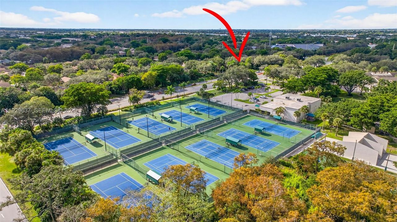 For Sale: $379,900 (2 beds, 2 baths, 1403 Square Feet)