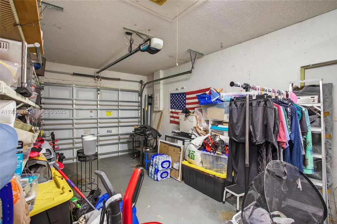 For Sale: $379,900 (2 beds, 2 baths, 1403 Square Feet)