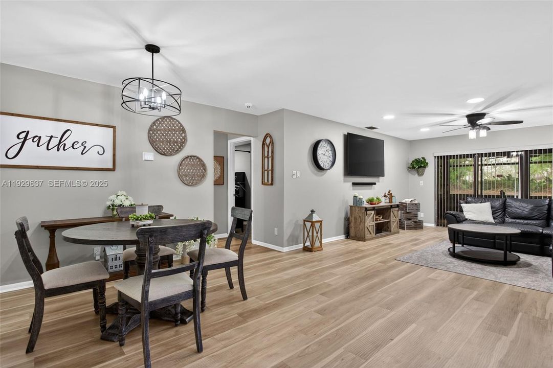 For Sale: $379,900 (2 beds, 2 baths, 1403 Square Feet)