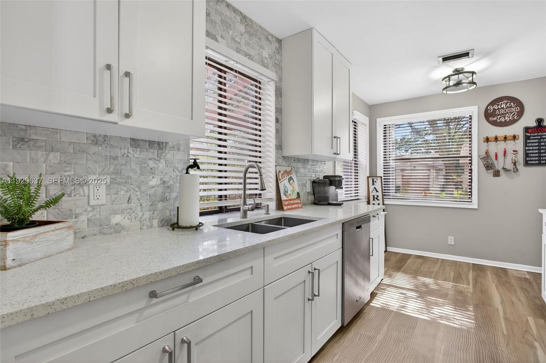 For Sale: $379,900 (2 beds, 2 baths, 1403 Square Feet)