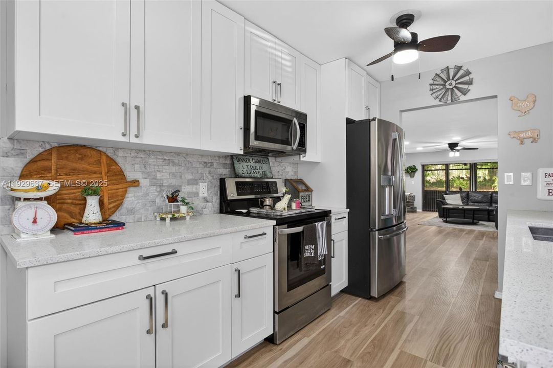 For Sale: $379,900 (2 beds, 2 baths, 1403 Square Feet)