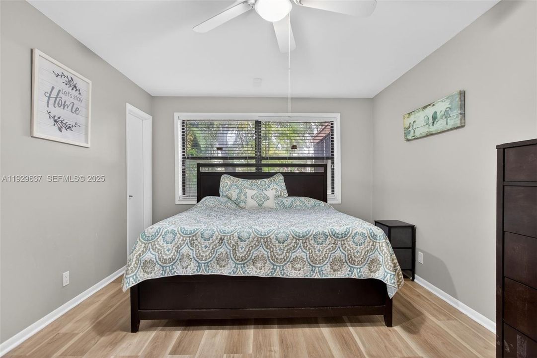 For Sale: $379,900 (2 beds, 2 baths, 1403 Square Feet)