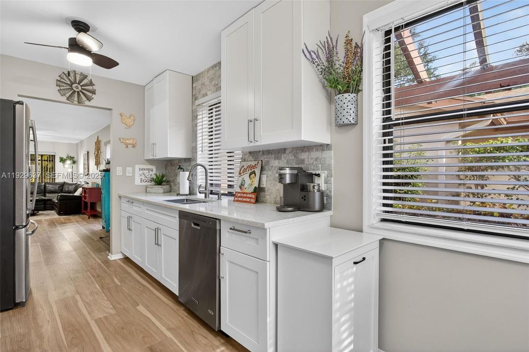 For Sale: $379,900 (2 beds, 2 baths, 1403 Square Feet)