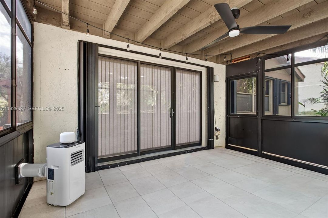 For Sale: $379,900 (2 beds, 2 baths, 1403 Square Feet)