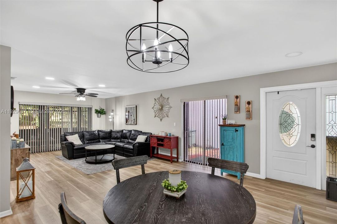For Sale: $379,900 (2 beds, 2 baths, 1403 Square Feet)