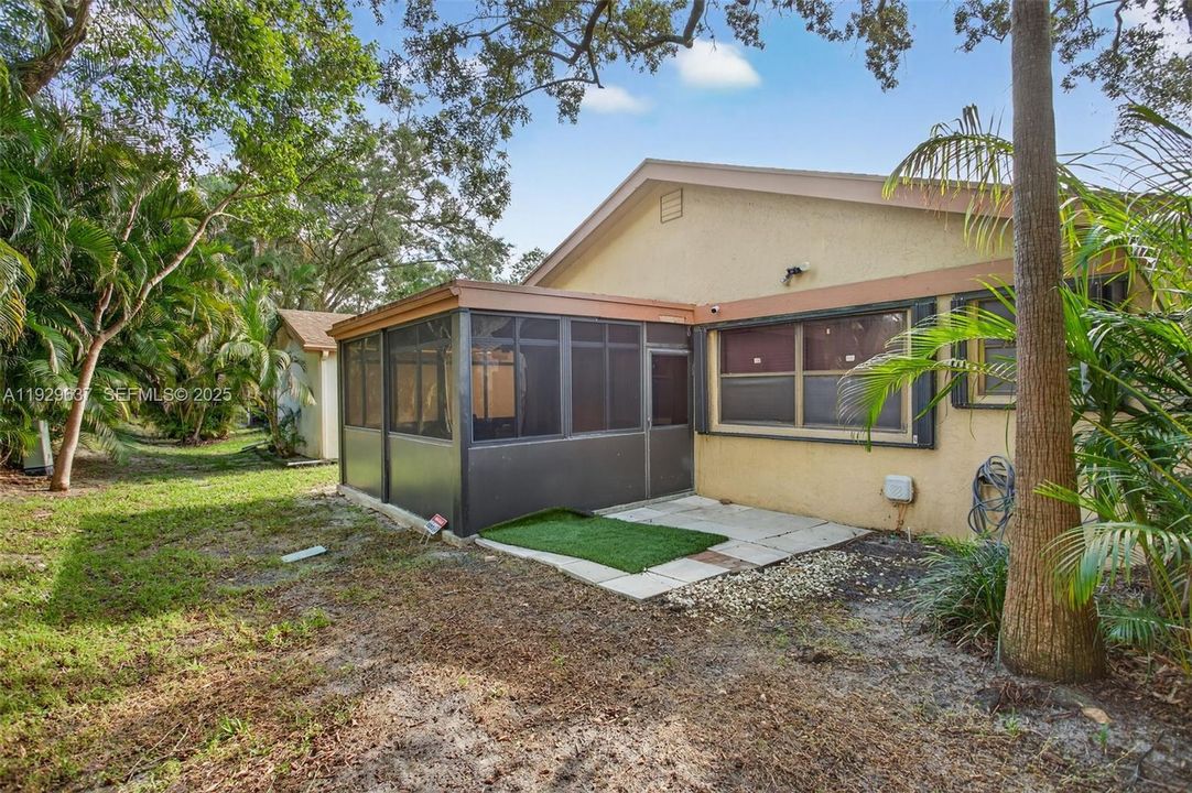 For Sale: $379,900 (2 beds, 2 baths, 1403 Square Feet)