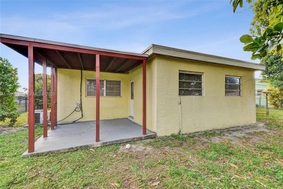Vendido Recientemente: $525,000 (3 camas, 2 baños, 1671 Pies cuadrados)