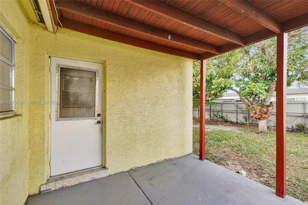 Vendido Recientemente: $525,000 (3 camas, 2 baños, 1671 Pies cuadrados)