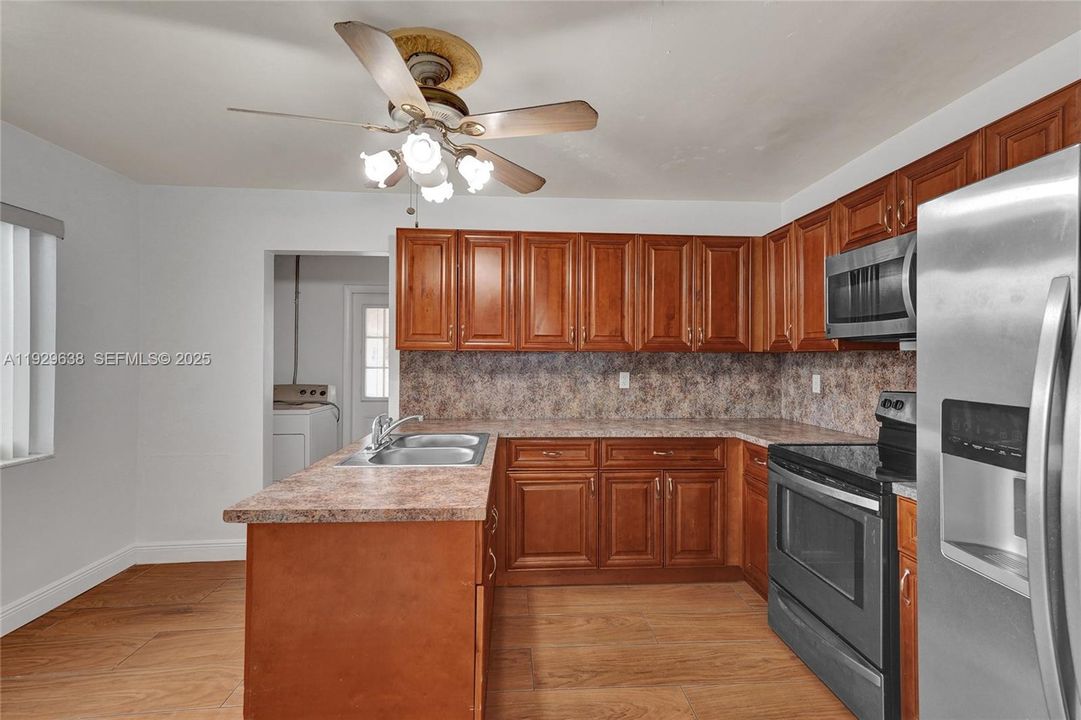 Vendido Recientemente: $525,000 (3 camas, 2 baños, 1671 Pies cuadrados)