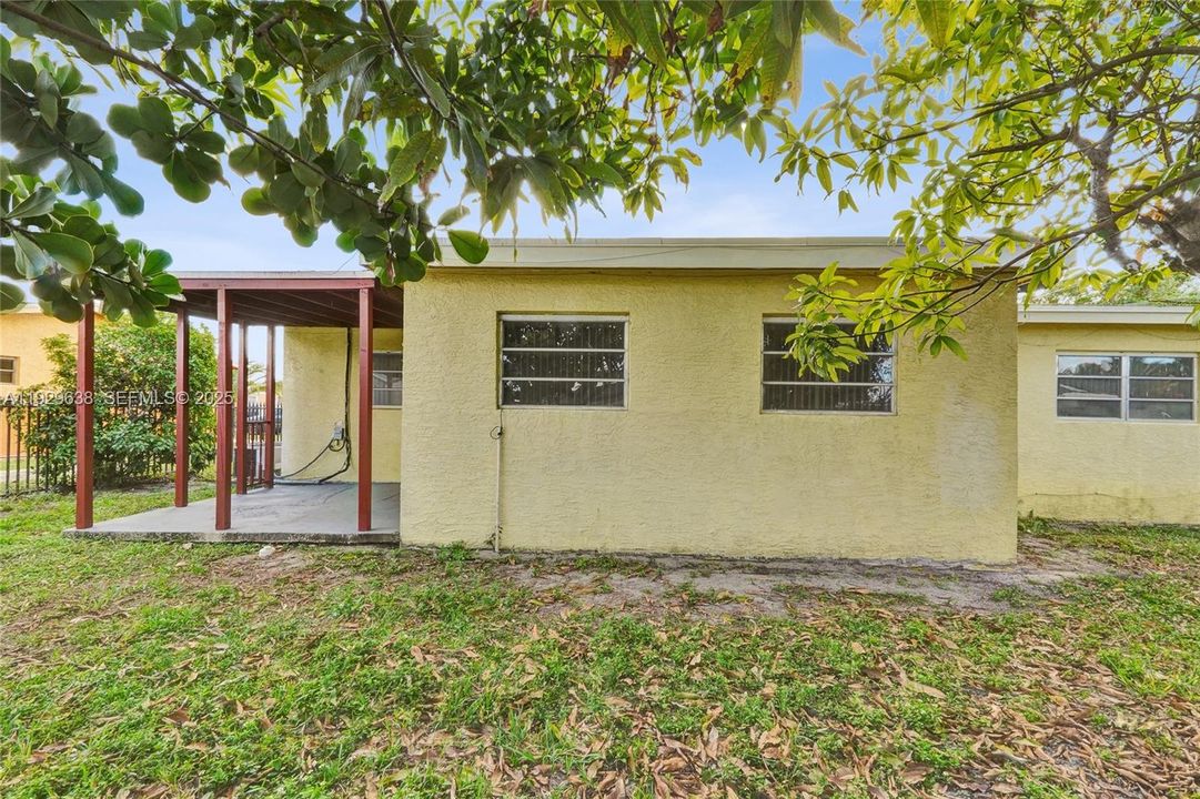Vendido Recientemente: $525,000 (3 camas, 2 baños, 1671 Pies cuadrados)