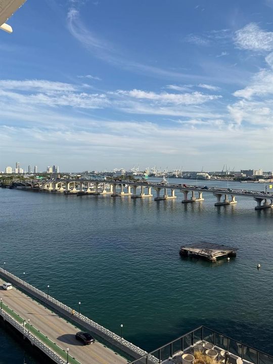 For Rent: $2,400 (1 beds, 1 baths, 840 Square Feet)