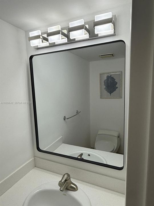 For Rent: $2,400 (1 beds, 1 baths, 840 Square Feet)