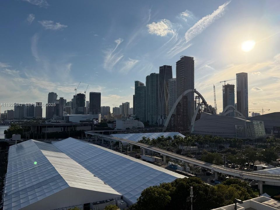 For Rent: $2,400 (1 beds, 1 baths, 840 Square Feet)