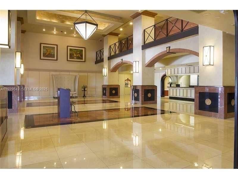 For Rent: $2,400 (1 beds, 1 baths, 840 Square Feet)