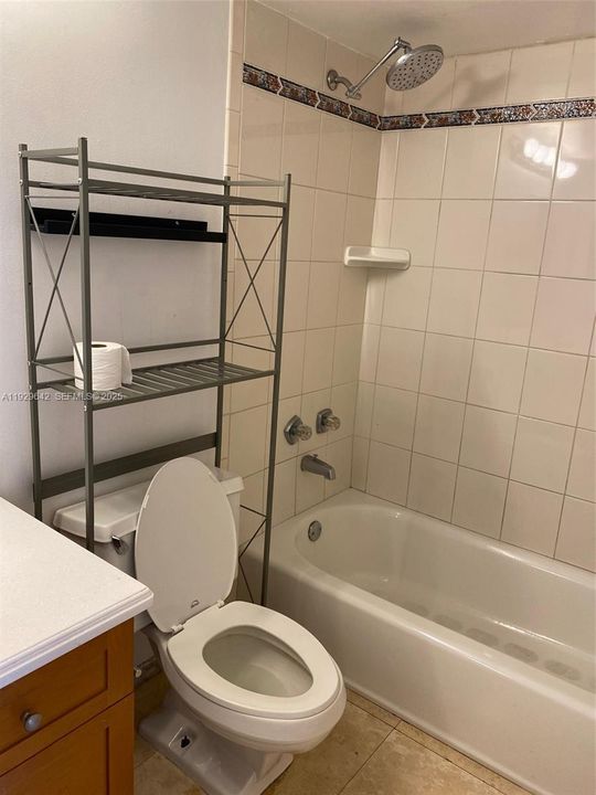 For Rent: $2,400 (1 beds, 1 baths, 840 Square Feet)
