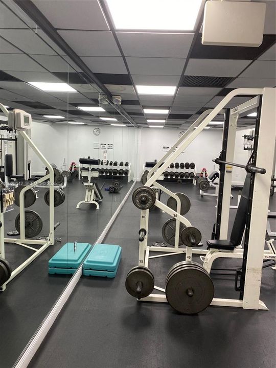 For Rent: $2,400 (1 beds, 1 baths, 840 Square Feet)