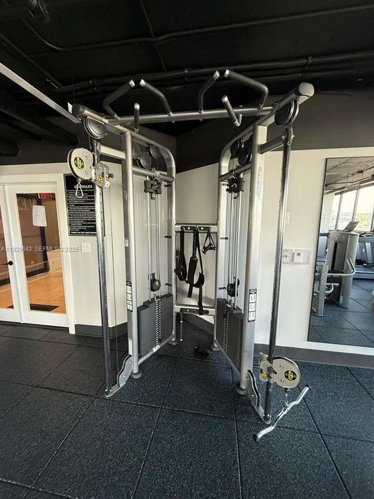 For Rent: $2,400 (1 beds, 1 baths, 840 Square Feet)