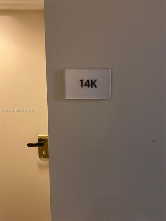 For Rent: $2,400 (1 beds, 1 baths, 840 Square Feet)