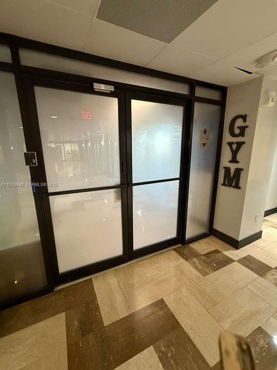 For Rent: $2,400 (1 beds, 1 baths, 840 Square Feet)