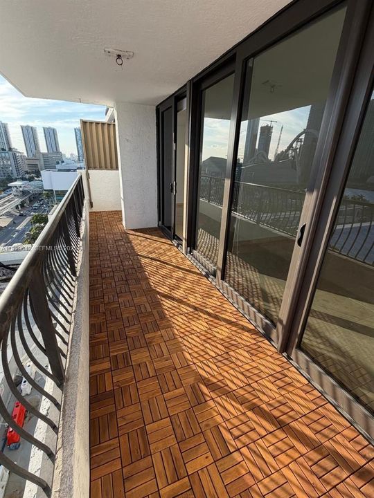 For Rent: $2,400 (1 beds, 1 baths, 840 Square Feet)