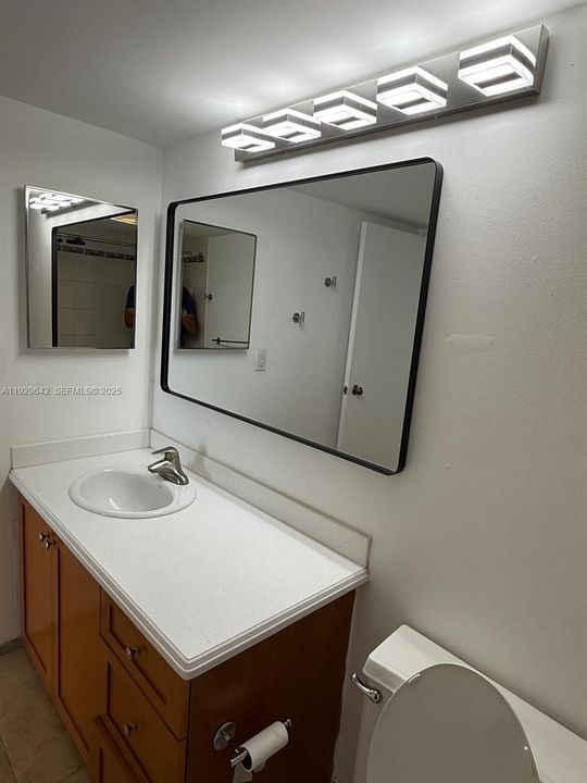 For Rent: $2,400 (1 beds, 1 baths, 840 Square Feet)