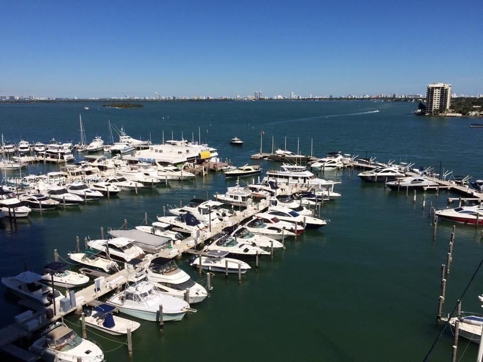 For Rent: $2,400 (1 beds, 1 baths, 840 Square Feet)