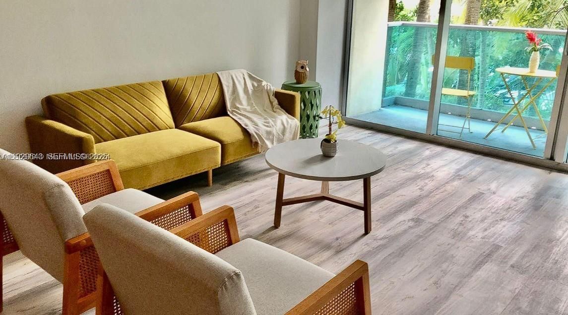 En Venta: $369,800 (1 camas, 1 baños, 905 Pies cuadrados)