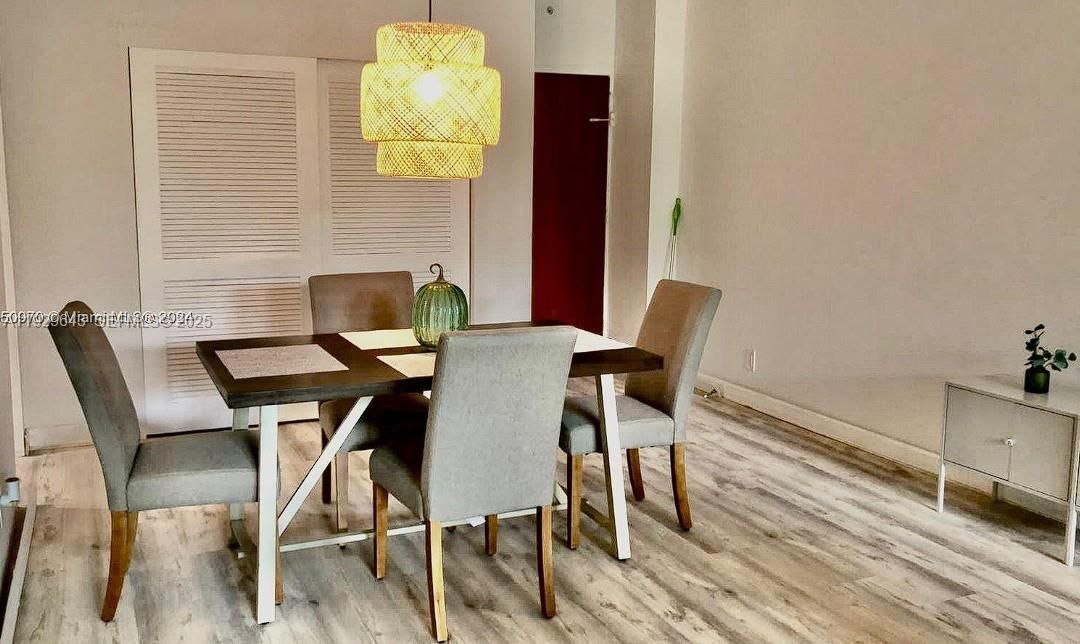 En Venta: $369,800 (1 camas, 1 baños, 905 Pies cuadrados)