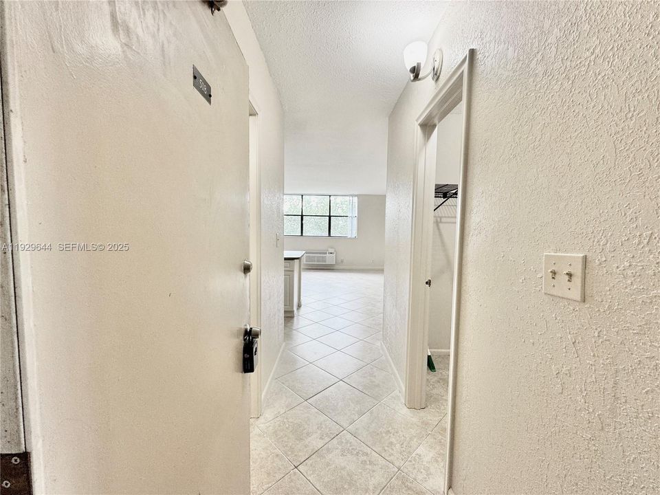 For Rent: $1,400 (1 beds, 1 baths, 475 Square Feet)
