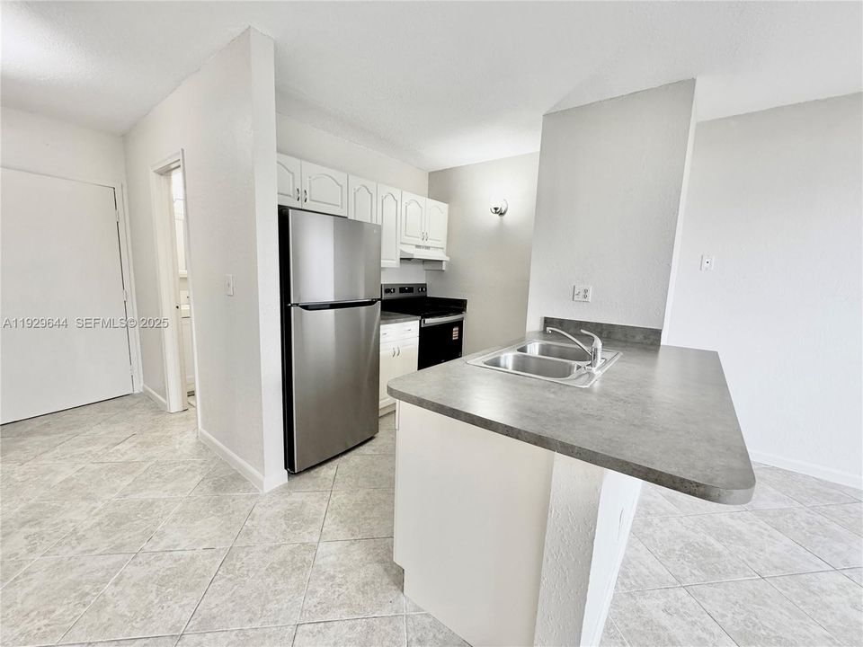 For Rent: $1,400 (1 beds, 1 baths, 475 Square Feet)