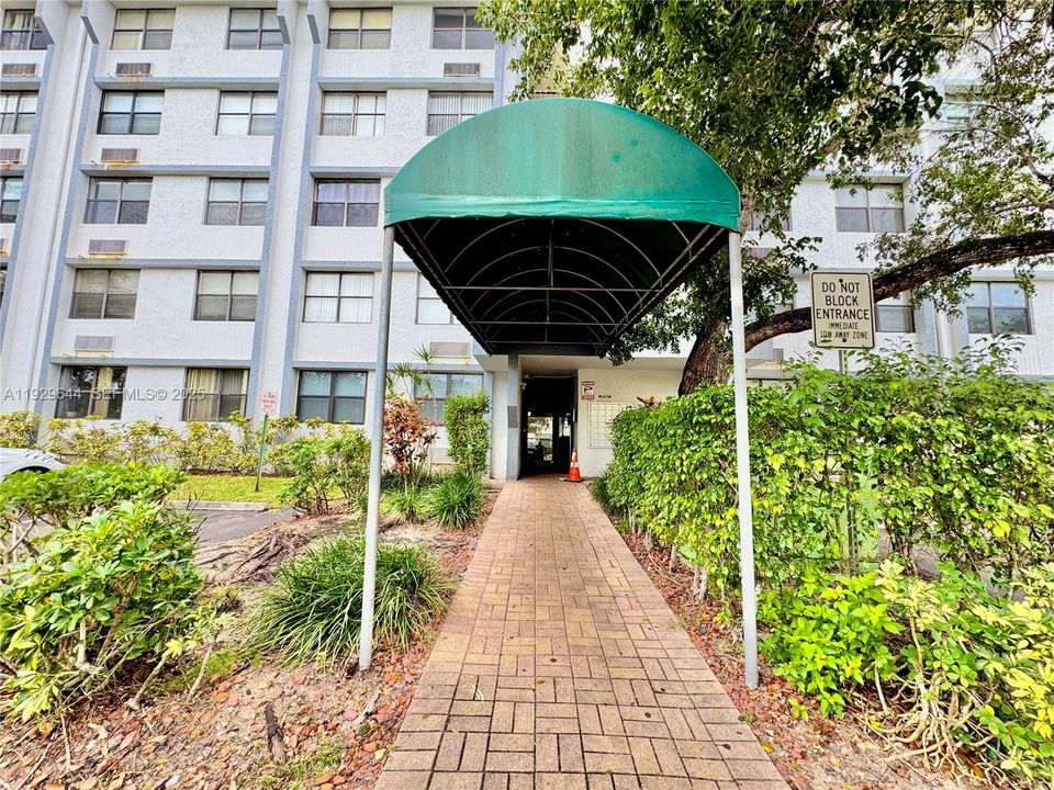 For Rent: $1,400 (1 beds, 1 baths, 475 Square Feet)