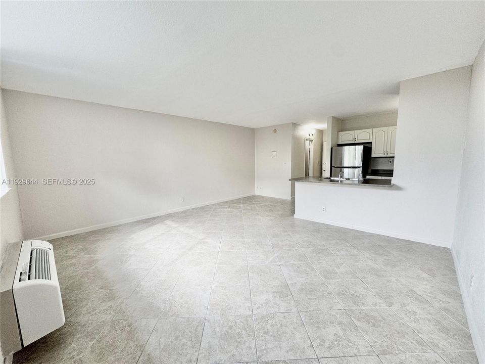 For Rent: $1,400 (1 beds, 1 baths, 475 Square Feet)